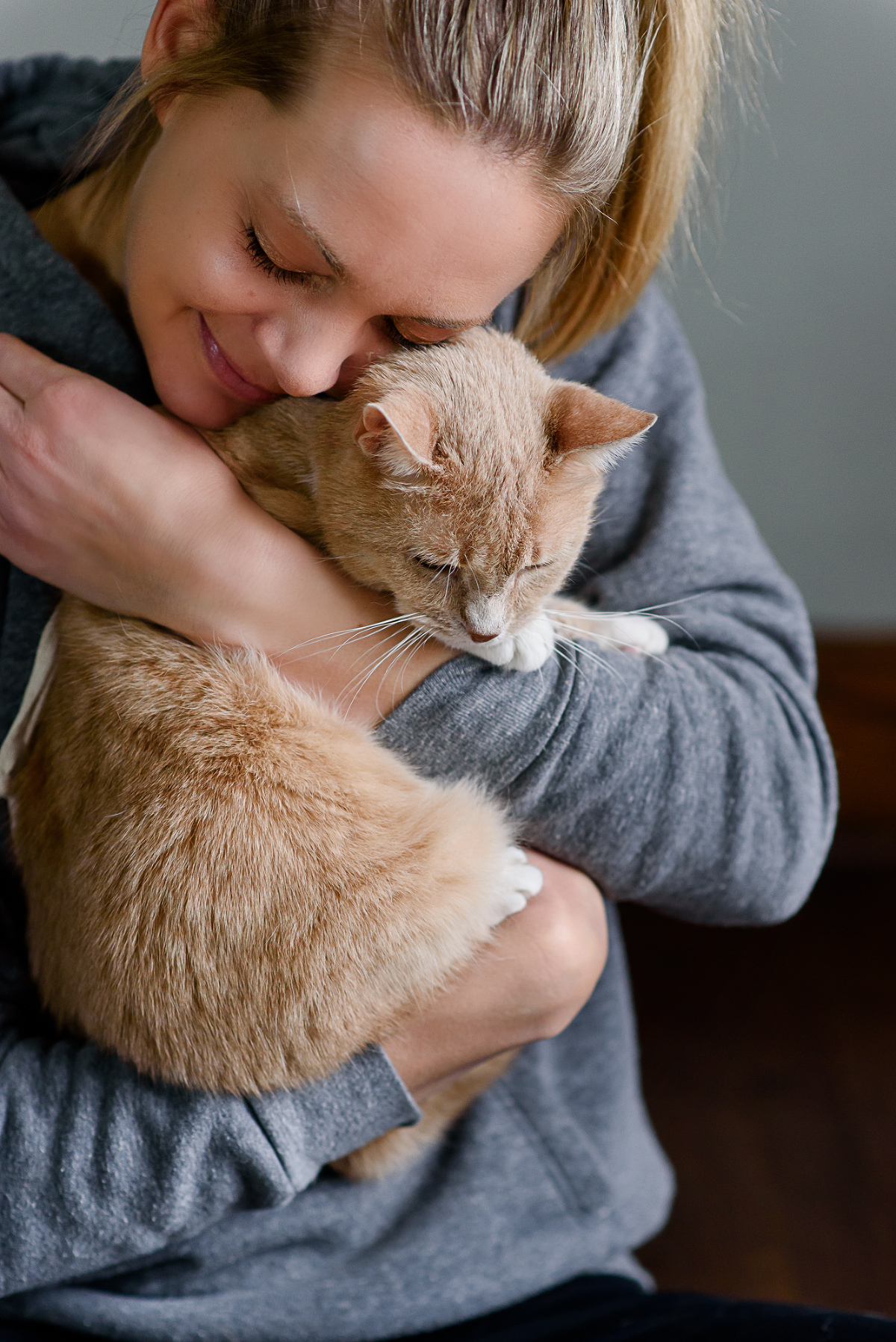 Leigh of Lavender Leigh Photography and her cat, Petey