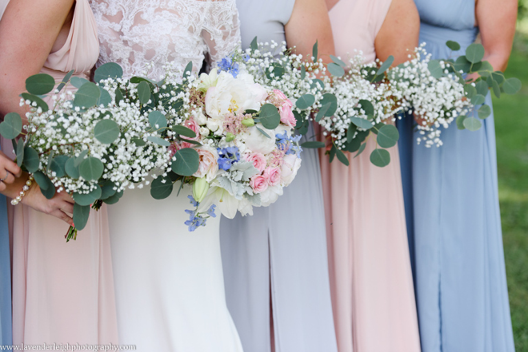 <alt> softly colored bridal bouquets at Pittsburgh Botanic Garden in Oakdale , Pennsylvania </alt>