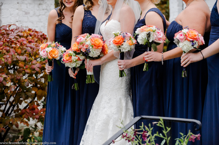 <alt> bright wedding bouquets</alt>