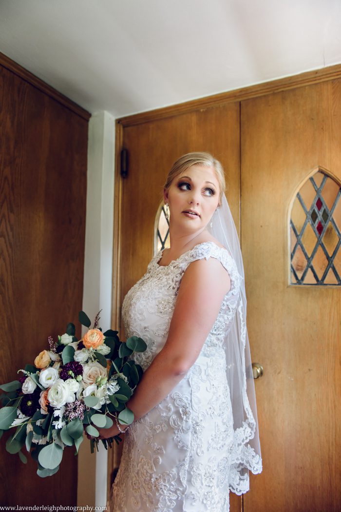<alt> A bride holding her soft and romantic bouquet in Latrobe, Pennsylvania</alt>