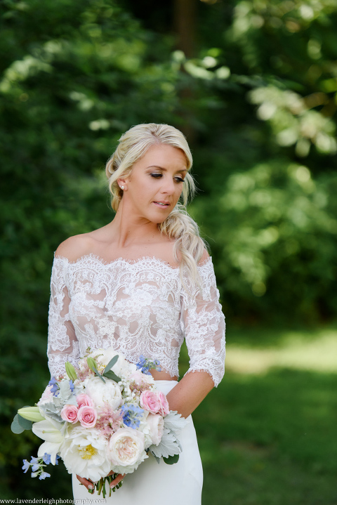 <alt> bride holding her softly colored bouquet at Pittsburgh Botanic Garden in Oakdale , Pennsylvania </alt>