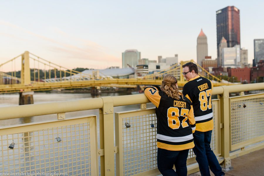 An engagement session during the fall in the city of Pittsburgh, Pennsylvania.
