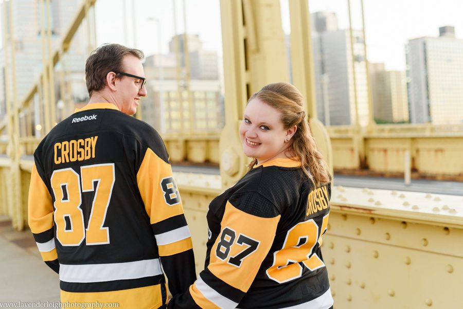An engagement session during the fall in the city of Pittsburgh, Pennsylvania.