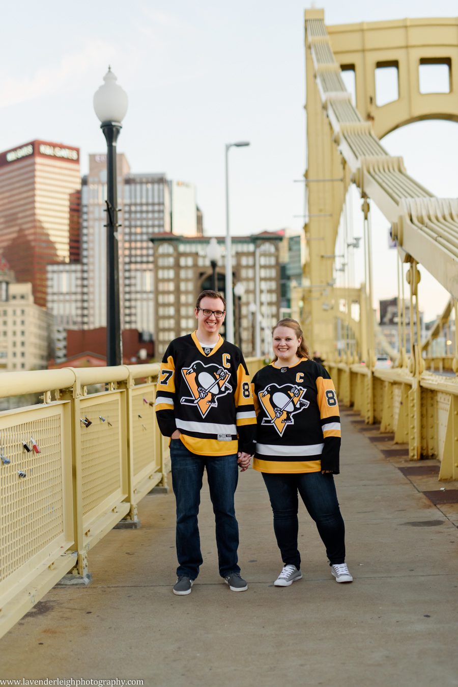 An engagement session during the fall in the city of Pittsburgh, Pennsylvania.