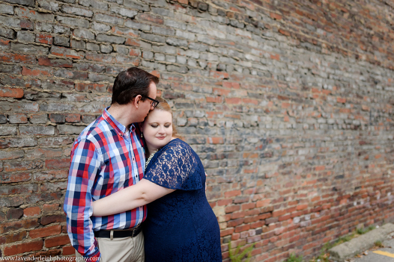 An engagement session during the fall in the city of Pittsburgh, Pennsylvania.  