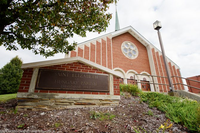 A fall wedding at the Pittsburgh Airport Marriott