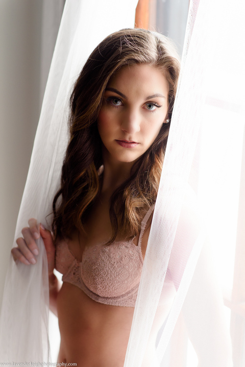 A blazing boudoir session in Pittsburgh, Pennsylvania.