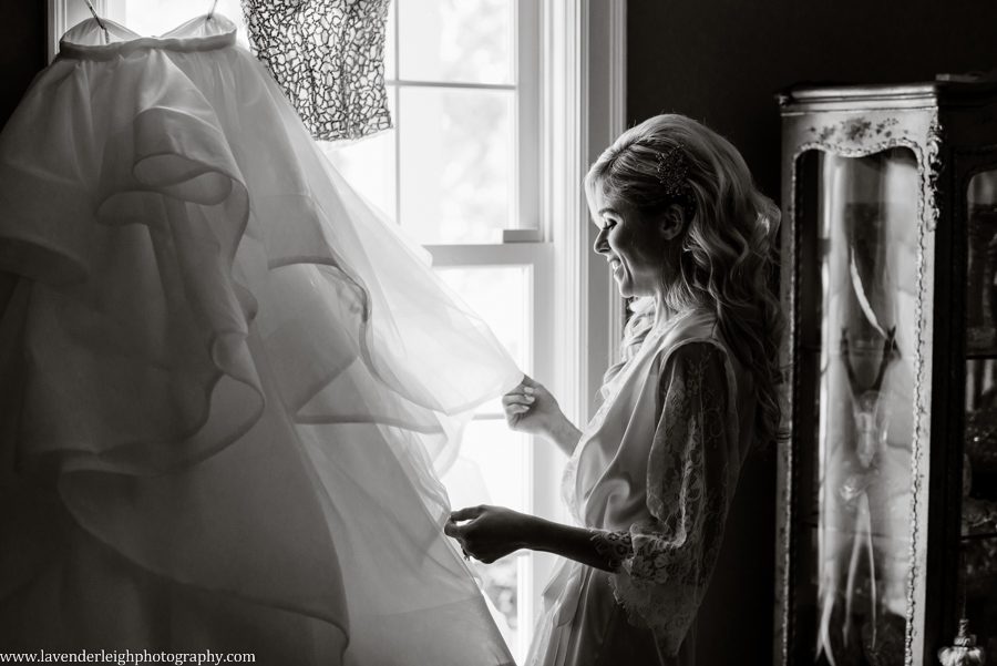 Pittsburgh wedding photographer, engagement, boudoir, best of, chartiers country club, st. Philip church, rosslyn farms, crafton, Pennsylvania, summer, june, golf club, bride, wedding dress