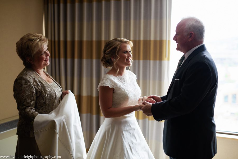 bride, parents, getting ready, marriott station square, hotel