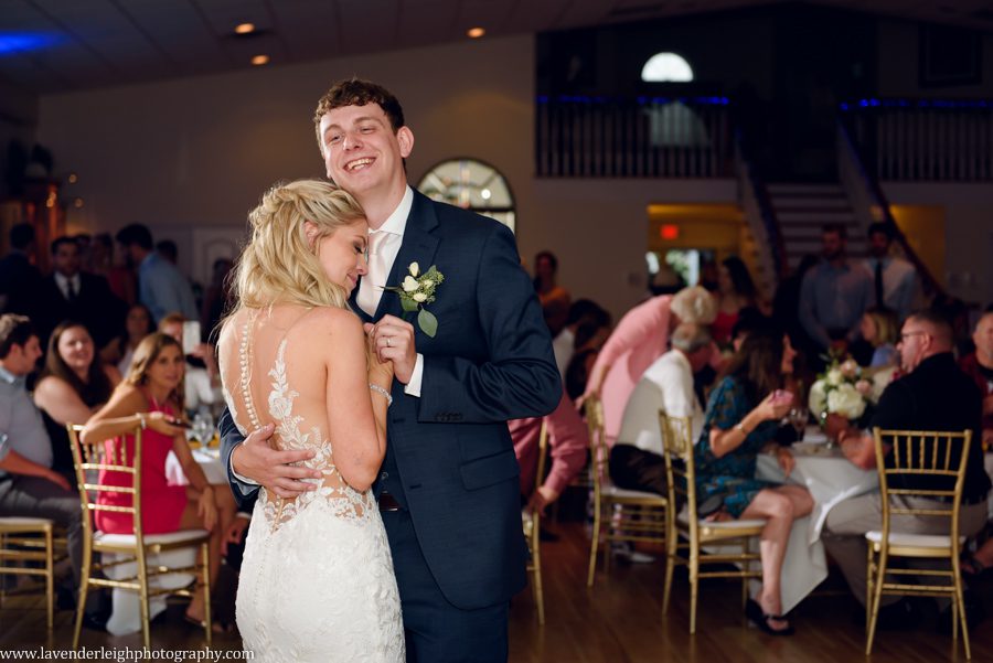 Lavender Leigh Photography, pittsburgh, wedding, photographer, photograph, picture, engagement, Pennsylvania, Best of the Knot, Couples' Choice, wedding venues, ceremony, reception, Wedding Wire, blush pallete, summer, outdoor, Gibsonia, reception, ceremony, venue