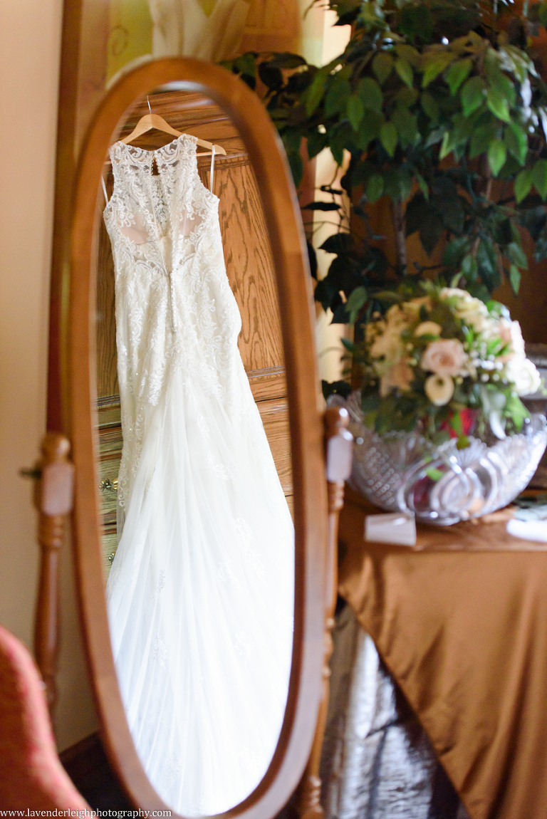 Heinz history center, wedding, bride, groom, Pittsburgh, Pennsylvania, city, bridges, summer, taupe bridesmaid dresses, July, photographer, picture, photograph, image, lavender leigh photography, urban, gold wedding details, romantic