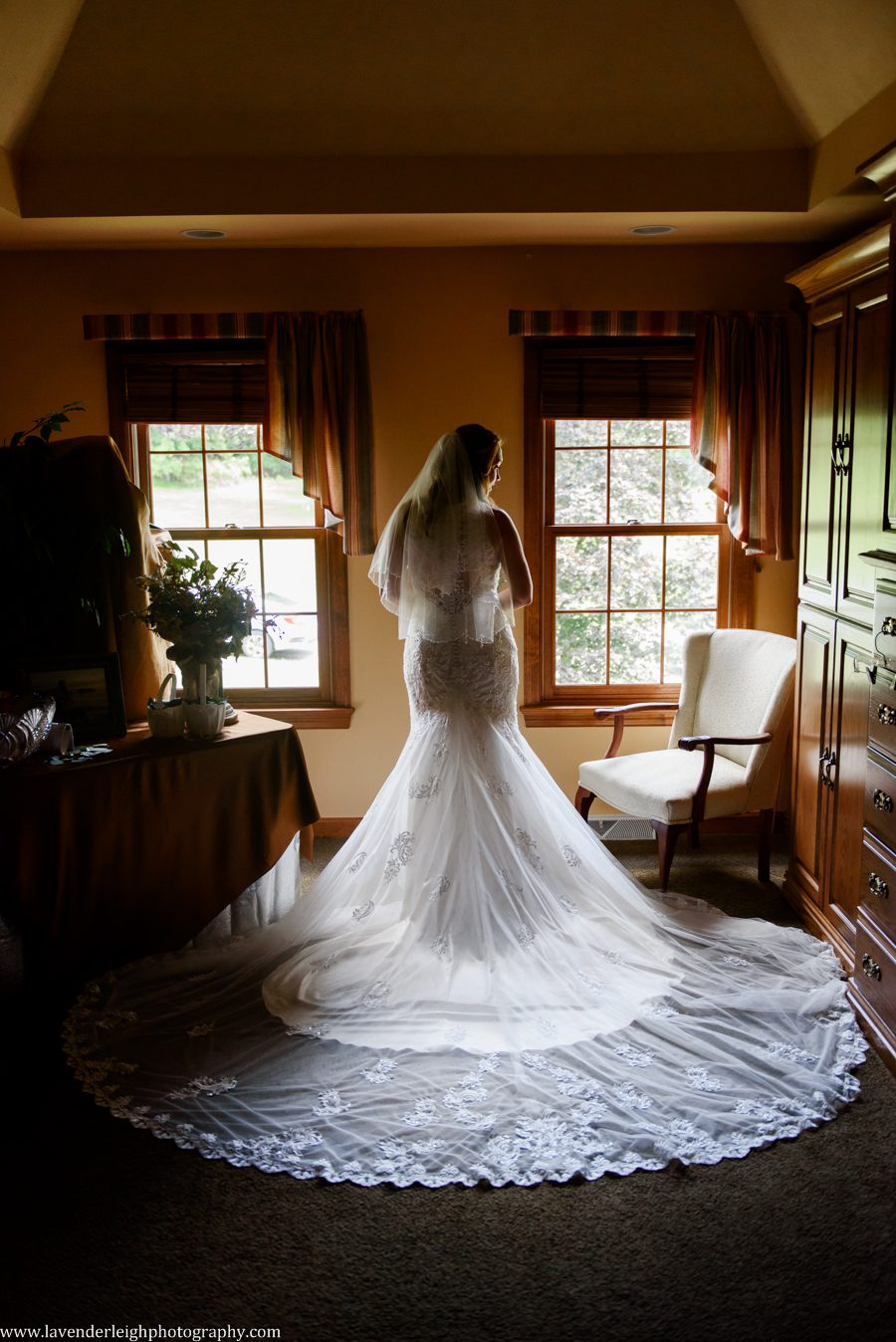 Heinz history center, wedding, bride, groom, Pittsburgh, Pennsylvania, city, bridges, summer, taupe bridesmaid dresses, July, photographer, picture, photograph, image, lavender leigh photography, urban, gold wedding details, romantic