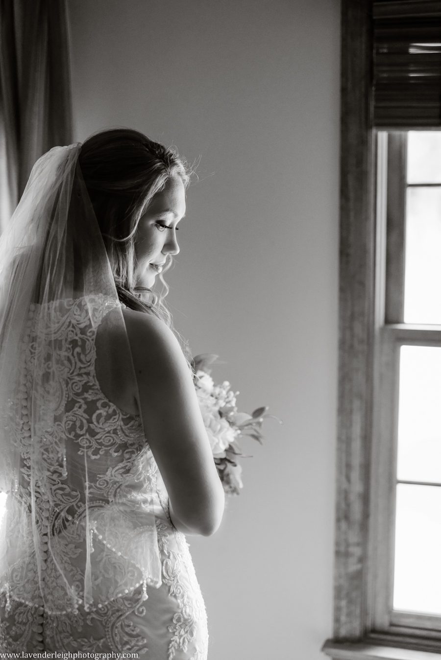 Heinz history center, wedding, bride, groom, Pittsburgh, Pennsylvania, city, bridges, summer, taupe bridesmaid dresses, July, photographer, picture, photograph, image, lavender leigh photography, urban, gold wedding details, romantic