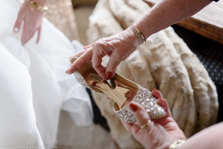 Lavender Leigh Photography, pittsburgh wedding photograPittsburgh Airport Marriott, wedding, photographer, photograph, picture, engagement, winter, Pennsylvania, Best of the Knot, Couples' Choice, wedding venues, ceremony reception, St. Patrick's Day, Gold, Glitter, Champagne Bridesmaids Dresses, Badgley Mischka shoes, white floral bouquets, romantic, candlelit