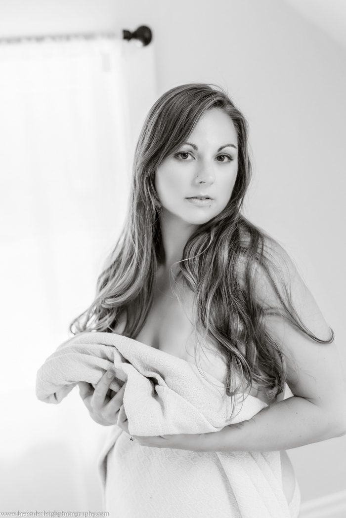 Alluring and classy boudoir photography by Lavender Leigh Photography located in Pittsburgh, Pennsylvania.