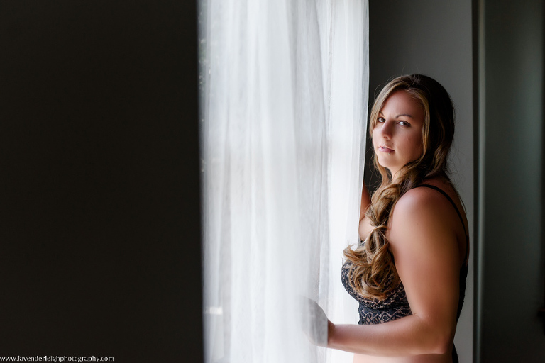 Alluring and classy boudoir photography by Lavender Leigh Photography located in Pittsburgh, Pennsylvania.