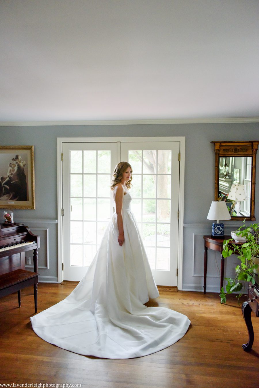 Pittsburgh field club, wedding, reception, ceremony, Pennsylvania, sophistication, stylish, classy, st. scholastica, church, dusty pink and ivory, English garden bouquet, white flowers, striped bridesmaid skirt, photographer, photos, images, pictures, photography, camera, fox chapel, aspinwall, lavender leigh photography