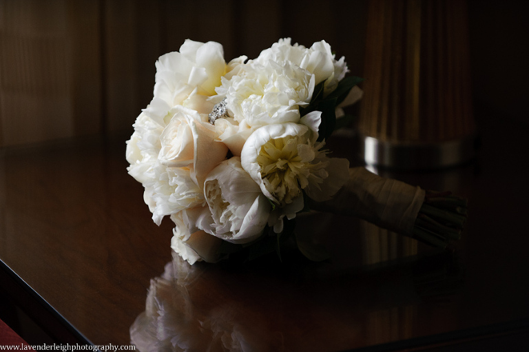 Neutral, roses, peonies, simple, elegant, bouquet