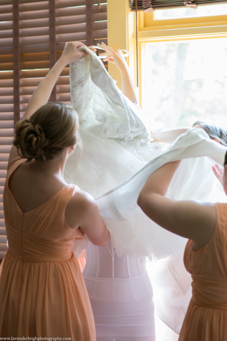 Pittsburgh Zoo Wedding | First Unitarian Church| Bride and Wedding Dress| Getting Ready |Pittsburgh Wedding Photographer | Pittsburgh Wedding Photographers | Lavender Leigh Photography | Blog