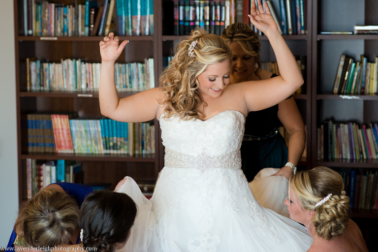 Pittsburgh Wedding| Bride | Getting Ready|  Pittsburgh Wedding Photographer | Pittsburgh Wedding Photographers | Lavender Leigh Photography | Blog