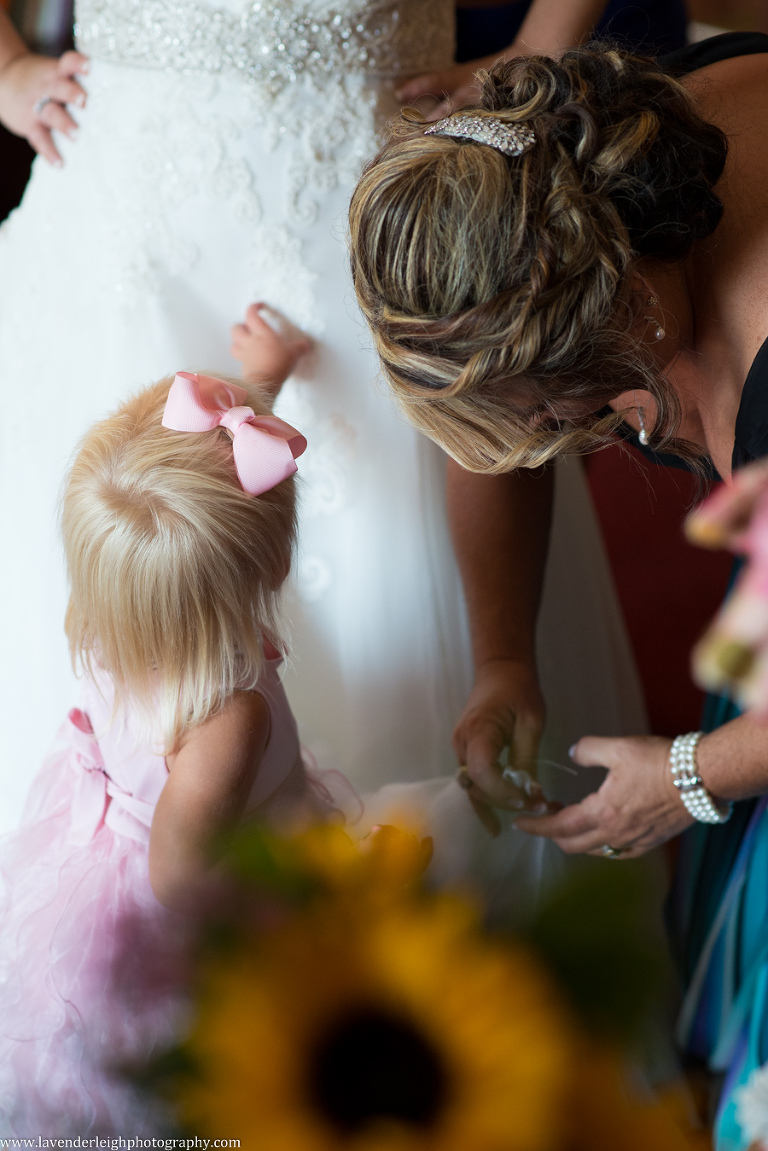 Pittsburgh Wedding| Flower Girl | Bride | Getting Ready|  Pittsburgh Wedding Photographer | Pittsburgh Wedding Photographers | Lavender Leigh Photography | Blog