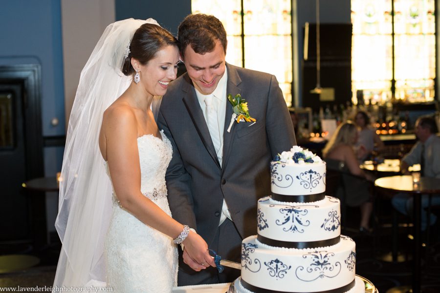 Cefalo's Wedding| Cake Cutting |Pittsburgh Wedding Photographer | Pittsburgh Wedding Photographers | Lavender Leigh Photography | Blog