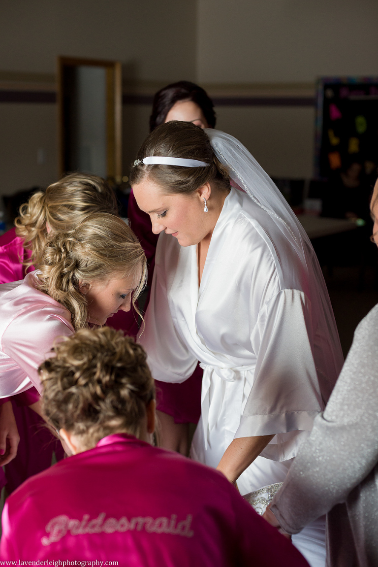 Bride|Getting Ready | Crystal Ballroom| Harvest Community Church | Winter Wedding| Pittsburgh Wedding Photographer | Pittsburgh Wedding Photographers | Lavender Leigh Photography | Blog