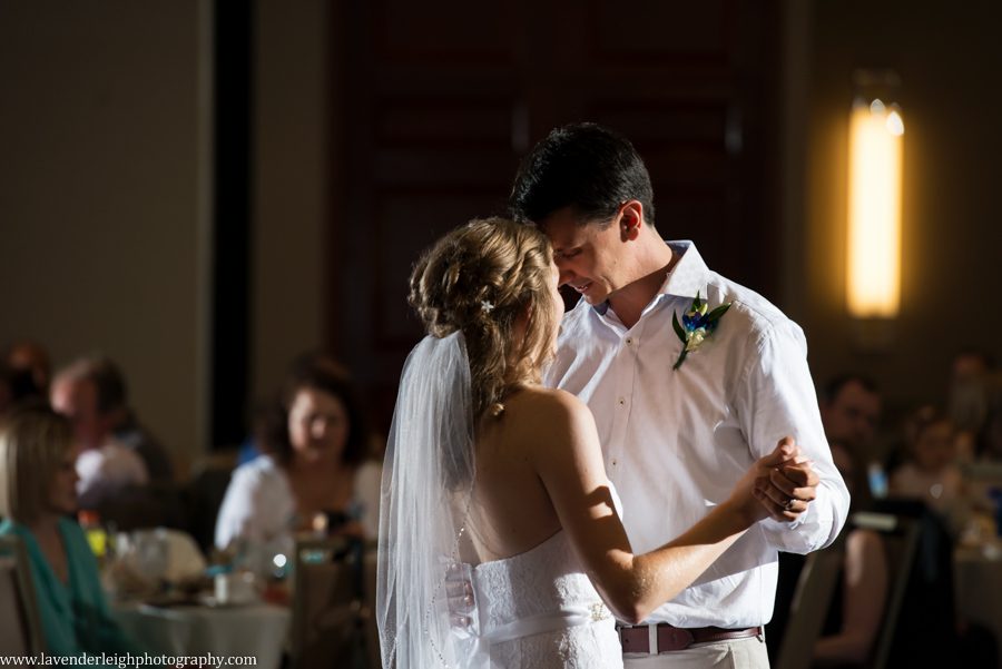 Doubletree by Hilton Pittsburgh Cranberry| Wedding| Bride and Groom First Dance| Pittsburgh Wedding Photographer | Pittsburgh Wedding Photographers | Lavender Leigh Photography | Blog