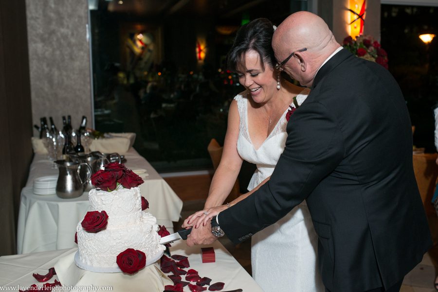 Wedding Cake Cutting | Bride  and Groom| Downtown Pittsburgh Wedding| Eddie Merlot's Reception | Pittsburgh Wedding Photographer | Pittsburgh Wedding Photographers | Lavender Leigh Photography | Blog