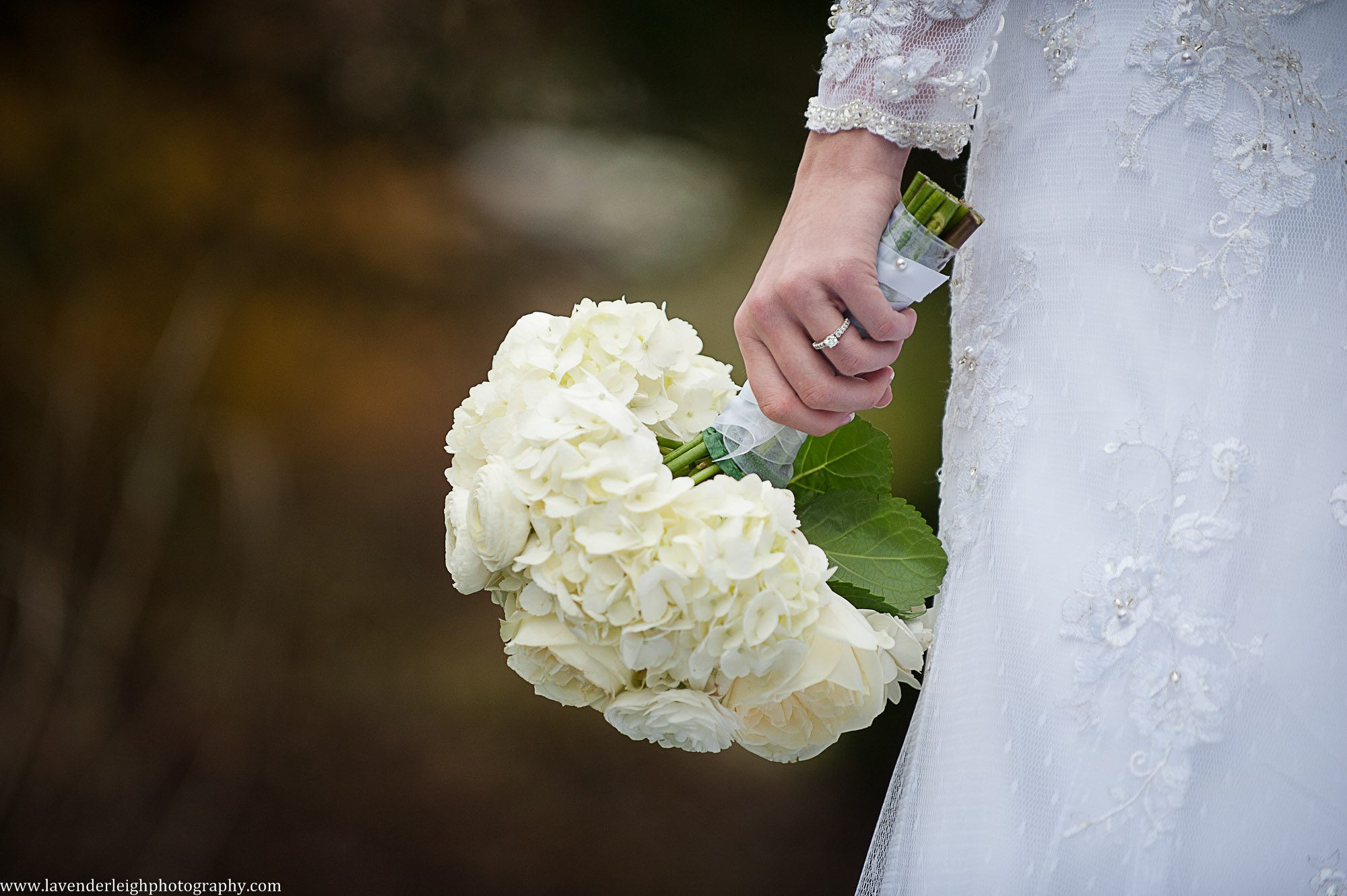 White Wedding Bouquets| Pittsburgh Wedding Photographer | Pittsburgh Wedding Photographers | Lavender Leigh Photography | Blog