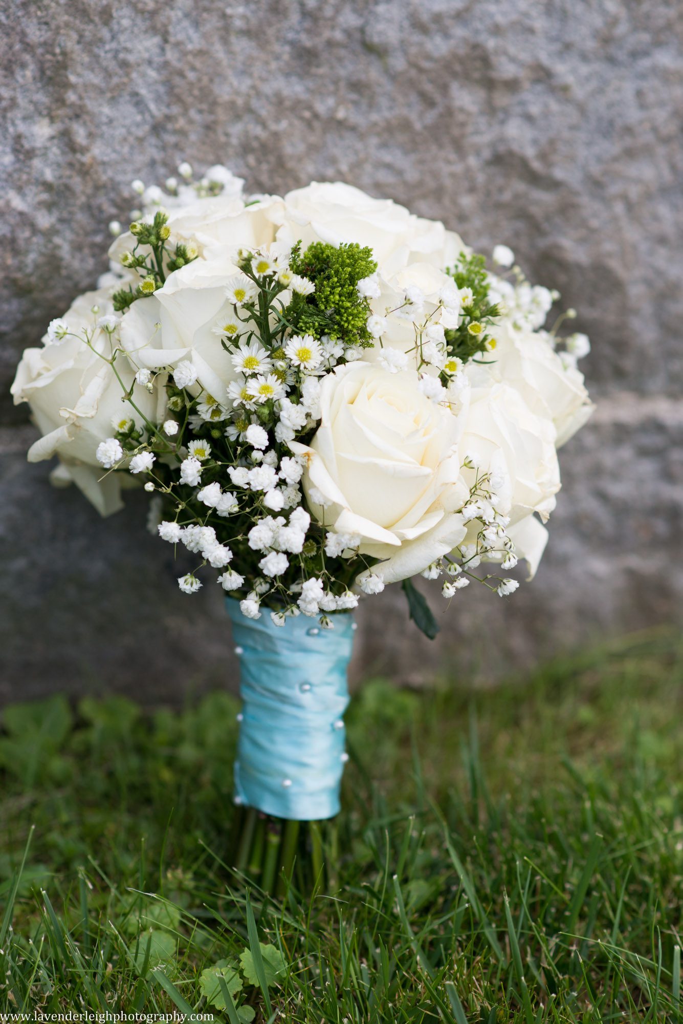 White Wedding Bouquets| Pittsburgh Wedding Photographer | Pittsburgh Wedding Photographers | Lavender Leigh Photography | Blog