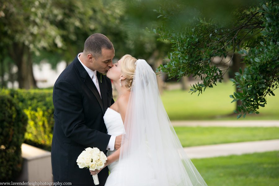 Heinz Chapel Wedding| Bride and Groom| Heinz Chapel | Pittsburgh Wedding Photographer | Pittsburgh Wedding Photographers | Lavender Leigh Photography | Blog