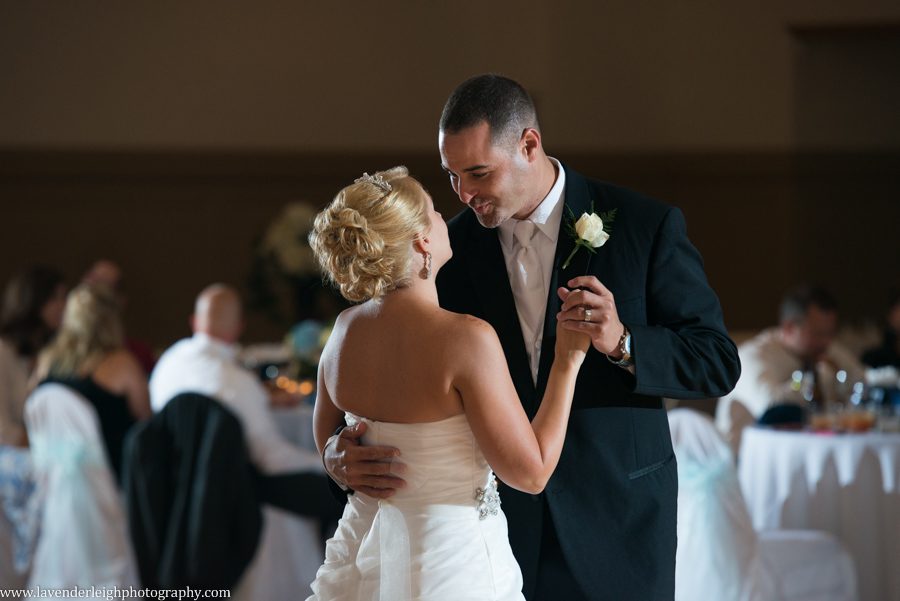 Heinz Chapel Wedding| Bride and Groom|First Dance | Pittsburgh Wedding Photographer | Pittsburgh Wedding Photographers | Lavender Leigh Photography | Blog