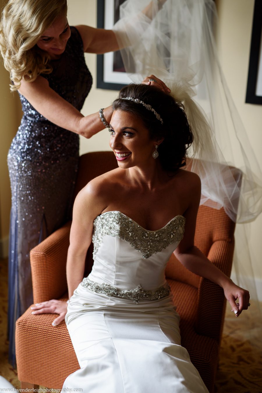 wedding veil, getting dressed, mother, bride, wedding day, photography