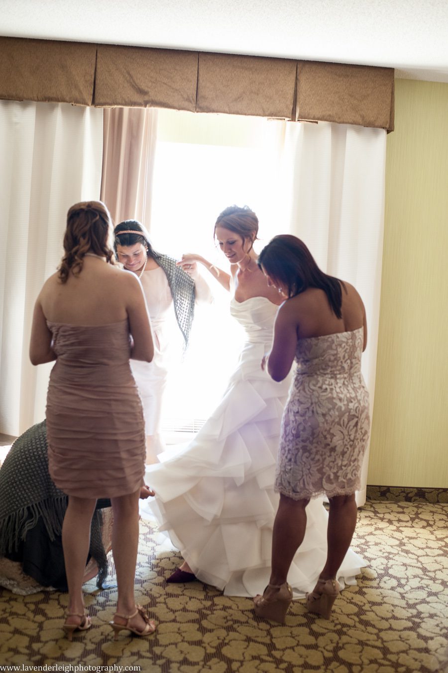 John James Audubon Center Wedding| Getting Ready Wedding Images | Bride | Pittsburgh Wedding Photographer | Pittsburgh Wedding Photographers | Lavender Leigh Photography | Blog