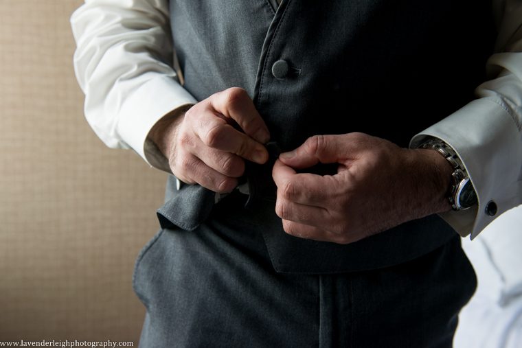 Montour Country Club Wedding| Getting Ready Wedding Images | Groom | Pittsburgh Wedding Photographer | Pittsburgh Wedding Photographers | Lavender Leigh Photography | Blog