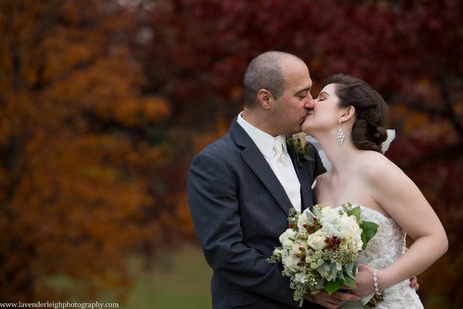 Montour Country Club Wedding|Bride and Groom| Fall Wedding| Pittsburgh Wedding Photographer | Pittsburgh Wedding Photographers | Lavender Leigh Photography | Blog