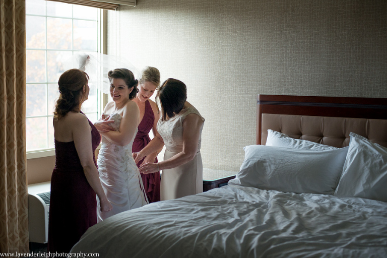 Montour Country Club Wedding| Getting Ready Wedding Images | Bride Putting Dress On | Pittsburgh Wedding Photographer | Pittsburgh Wedding Photographers | Lavender Leigh Photography | Blog