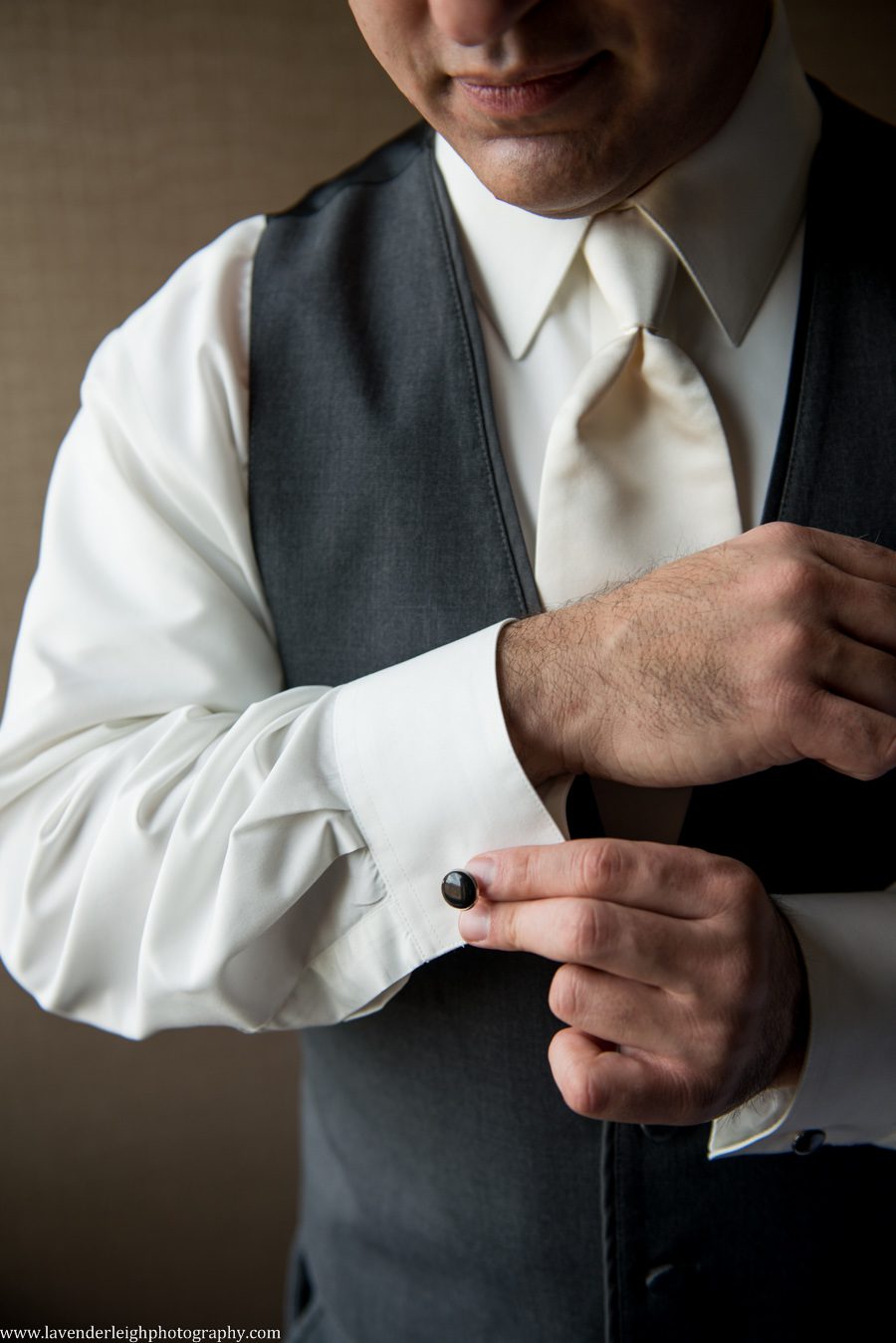 Montour Country Club Wedding| Getting Ready Wedding Images | Groom | Pittsburgh Wedding Photographer | Pittsburgh Wedding Photographers | Lavender Leigh Photography | Blog