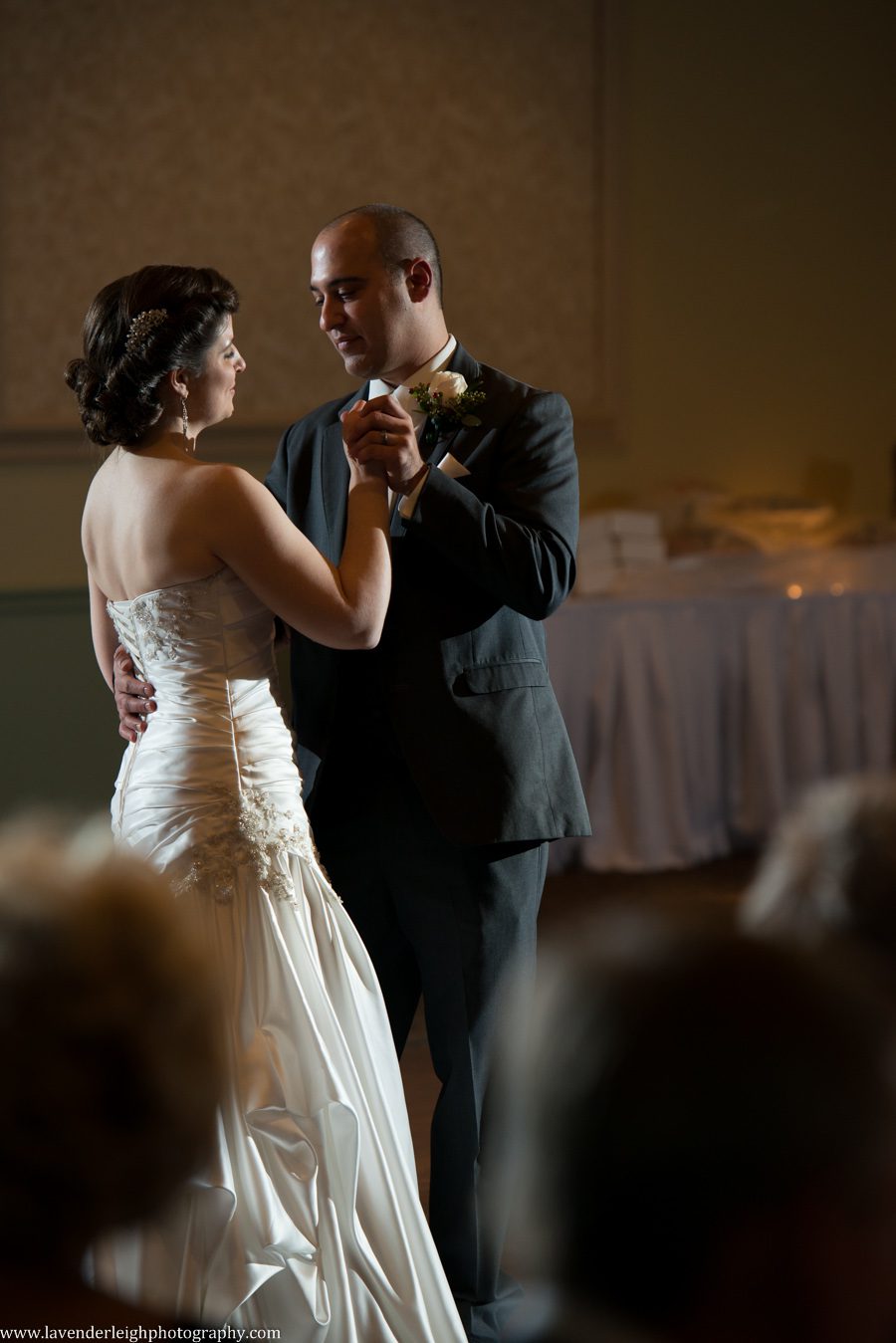 Montour Country Club Wedding|Bride and Groom| First Dance | Fall Wedding| Pittsburgh Wedding Photographer | Pittsburgh Wedding Photographers | Lavender Leigh Photography | Blog