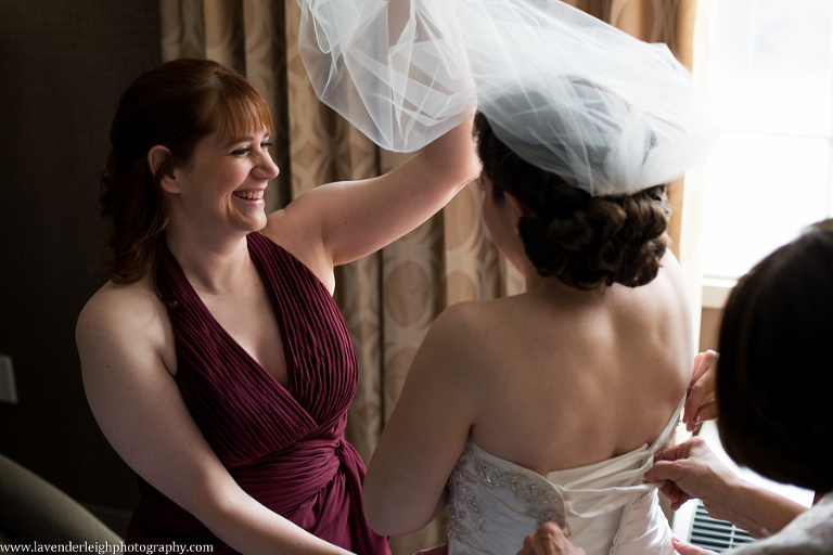 Montour Country Club Wedding| Getting Ready Wedding Images | Bride Putting Dress On | Pittsburgh Wedding Photographer | Pittsburgh Wedding Photographers | Lavender Leigh Photography | Blog