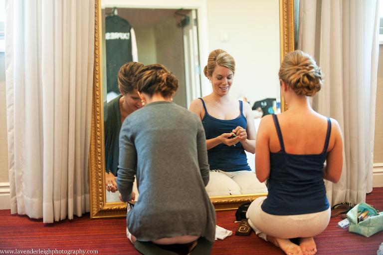 Bridesmaids Getting Ready | Matching Bridesmaids Outfits | Renaissance Hotel | Oakmont Country Club Wedding | Getting Ready Pictures | Pittsburgh Wedding Photographer | Pittsburgh Wedding Photographers | Lavender Leigh Photography | Blog