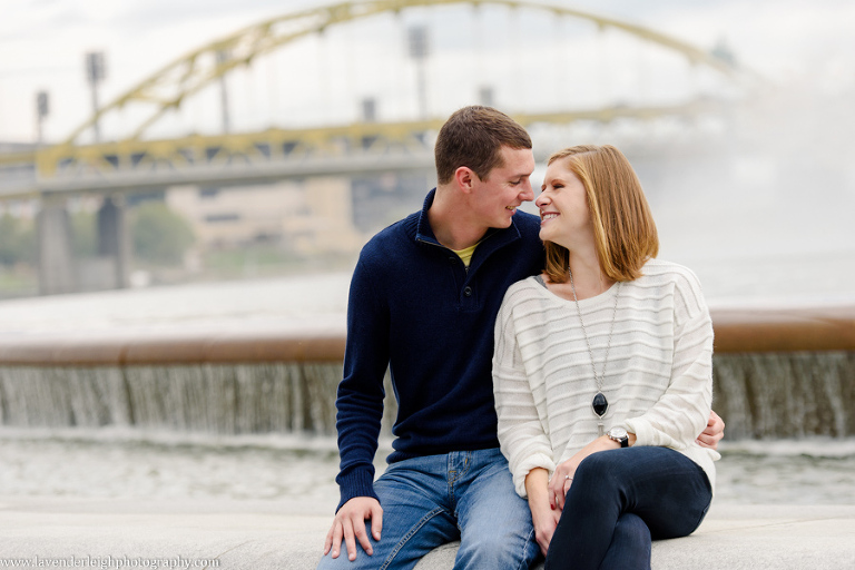 Engagement photos, pictures, fountain, fall, autumn, Pittsburgh, pennsylvania, wedding photographer, fall, autumn, lavender leigh photography