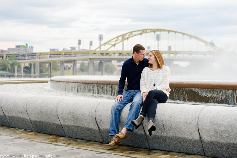 Engagement photos, pictures, fountain, fall, autumn, Pittsburgh, pennsylvania, wedding photographer, fall, autumn, lavender leigh photography