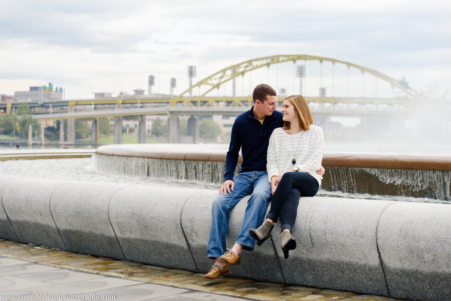 Engagement photos, pictures, fountain, fall, autumn, Pittsburgh, pennsylvania, wedding photographer, fall, autumn, lavender leigh photography