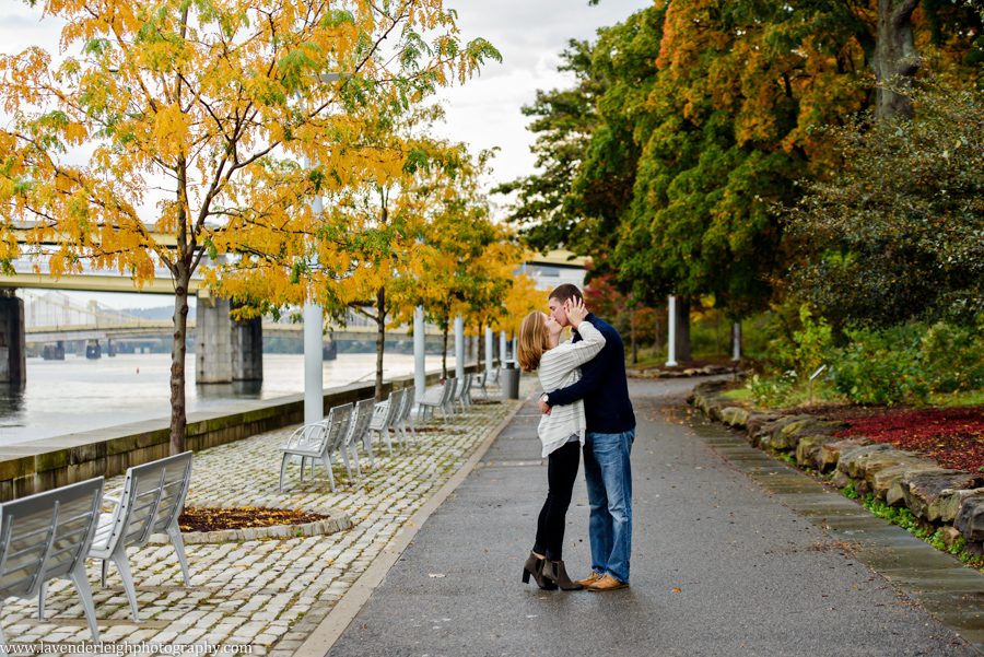 Engagement photos, pictures, fountain, fall, autumn, Pittsburgh, pennsylvania, wedding photographer, fall, autumn, lavender leigh photography