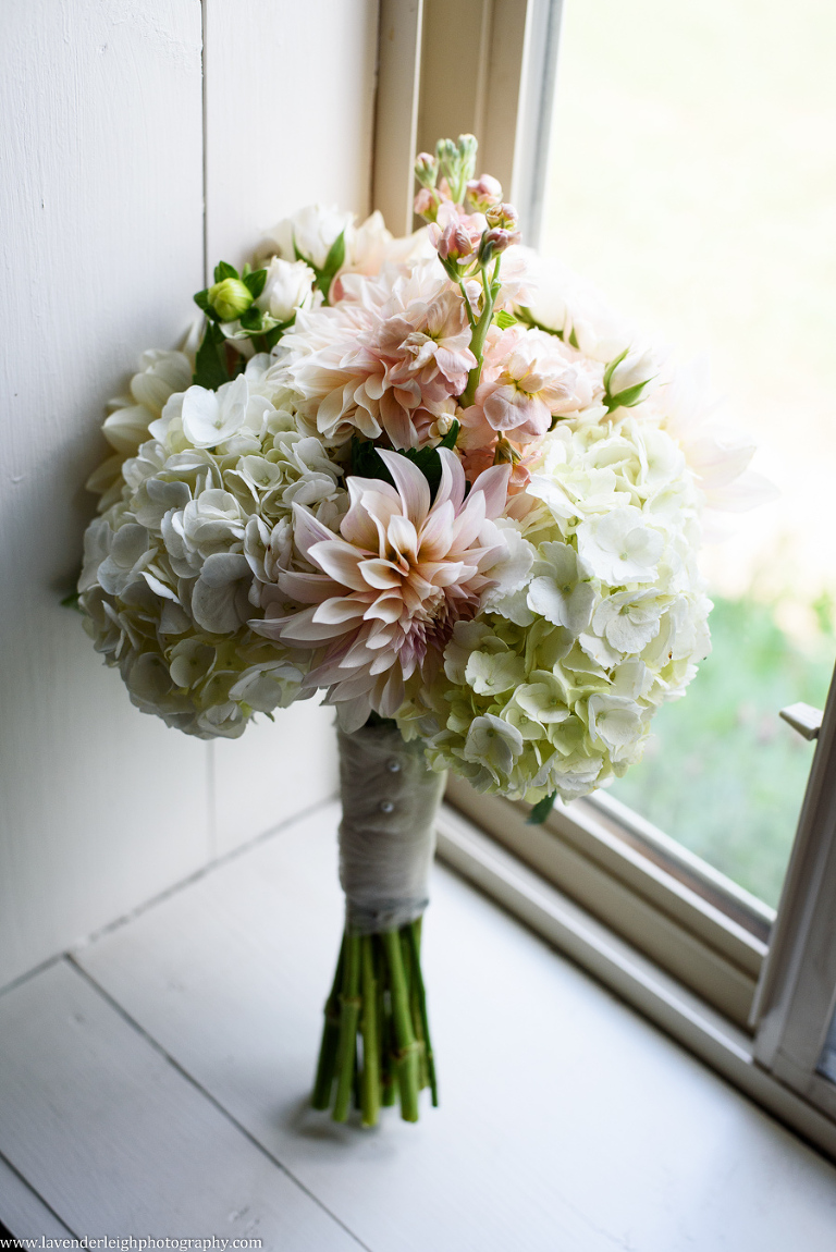 Neutral Wedding Bouquet | Rustic Acres Wedding Reception | Rustic Acres Ceremony | Getting Ready Pictures |  Pittsburgh Wedding Photographer | Pittsburgh Wedding Photographers | Lavender Leigh Photography | Blog