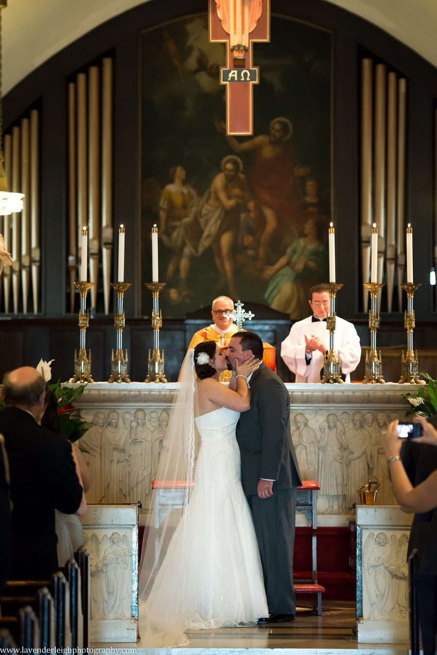 Club at Shadow Lakes Wedding| Fist Kiss| St. John the Baptist Church |Pittsburgh Wedding Photographer | Pittsburgh Wedding Photographers | Lavender Leigh Photography | Blog