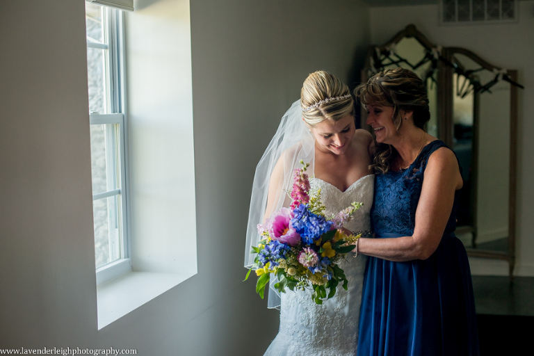 White Barn Wedding| Bride and Mother| Pittsburgh Wedding Photographer | Pittsburgh Wedding Photographers | Lavender Leigh Photography | Blog