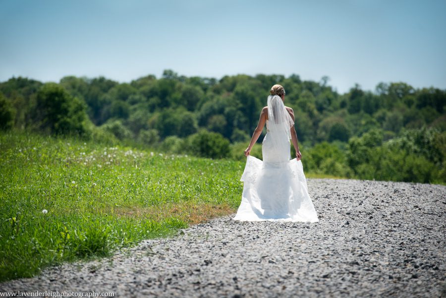 White Barn Wedding| Bride | Pittsburgh Wedding Photographer | Pittsburgh Wedding Photographers | Lavender Leigh Photography | Blog